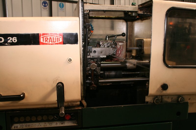 Torno automático Unamuno en operación